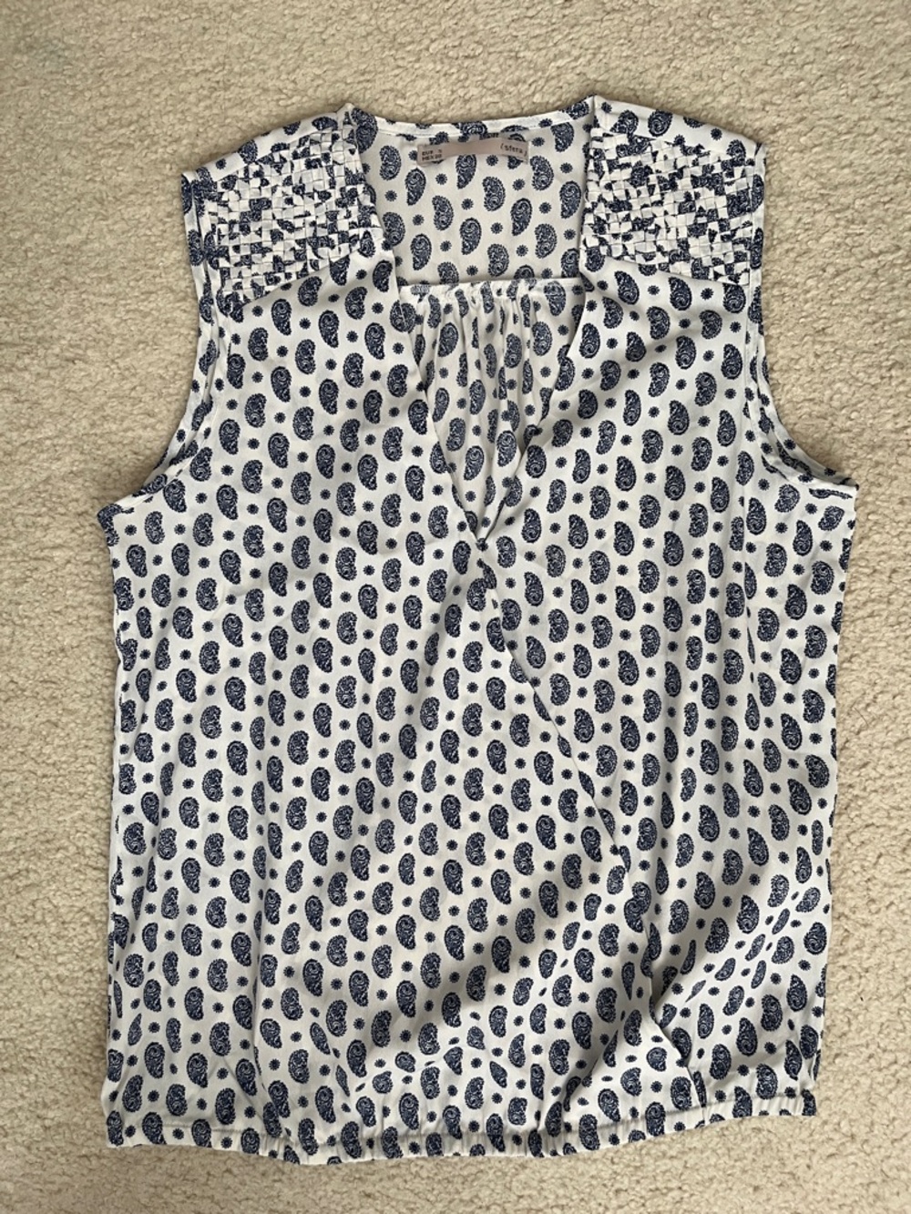 (Sfera) Sleeveless White and Navy Paisley Print Camisole